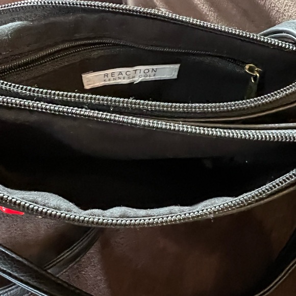Kenneth Cole Reaction crossbody or shoulder strap wallet. Strap is adjustable - Picture 6 of 10